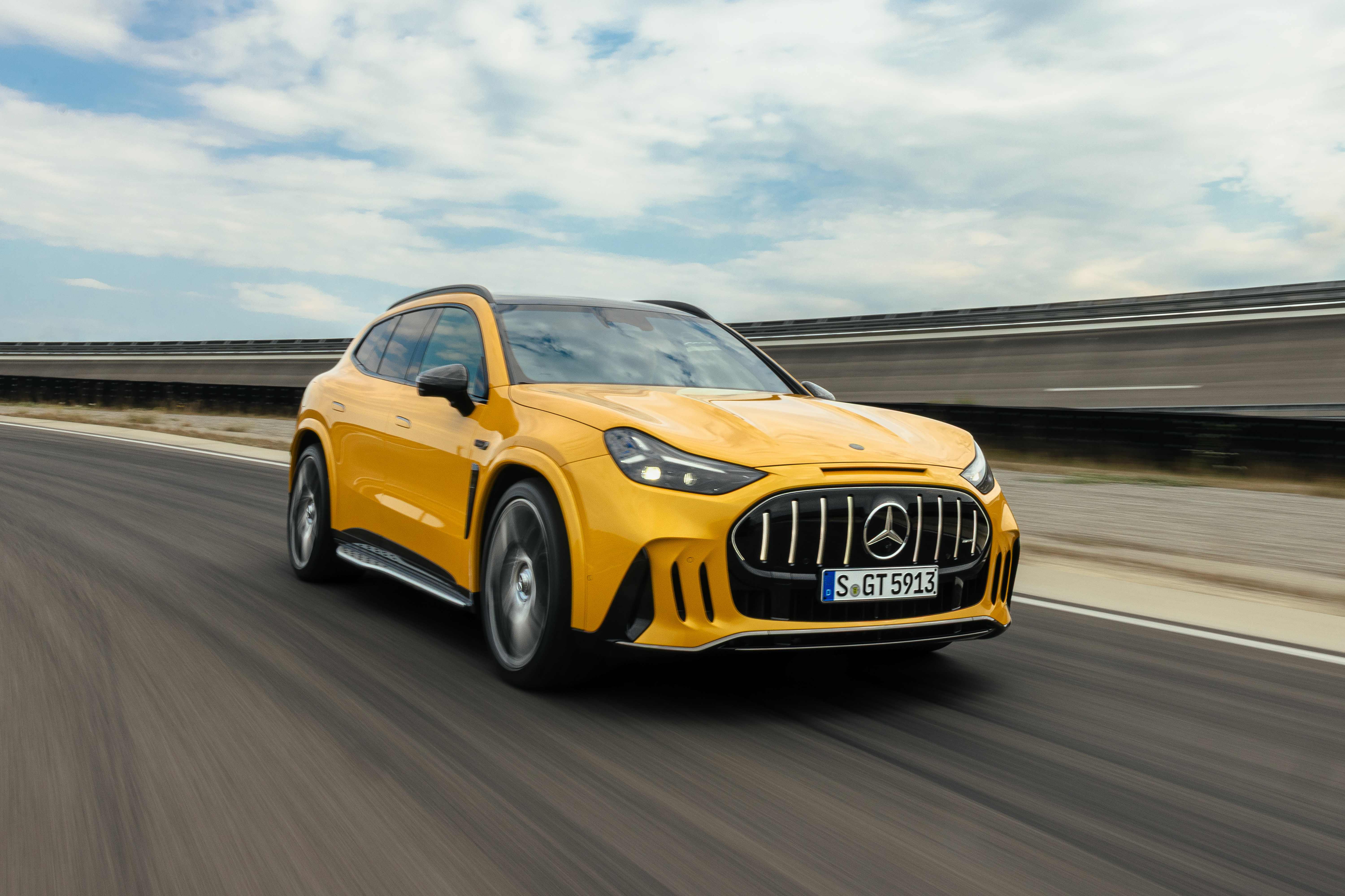 圖3_全新AMG ACTIVE RIDE CONTROL 主動車身穩定系統，讓全尺寸 SUV 依然保有 GT 跑車般的沉穩姿態。